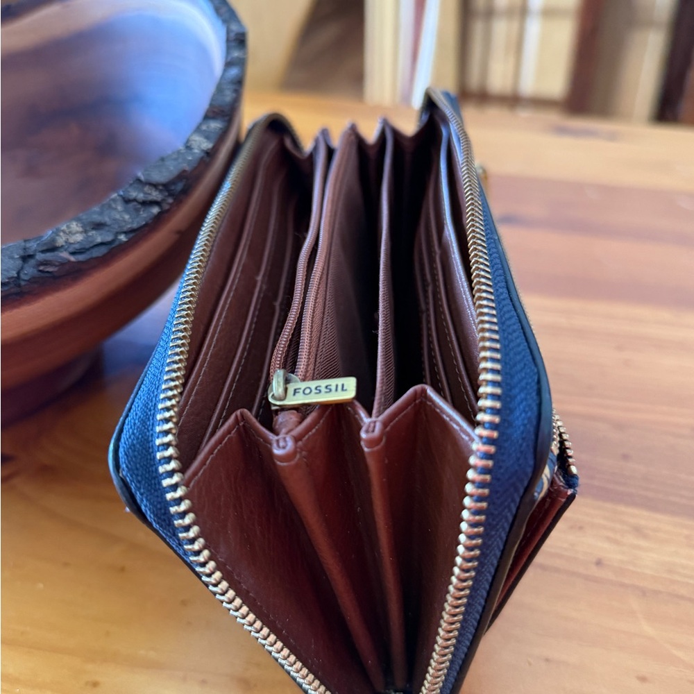 Fossil Multicolor Striped Wallet - Picture 4 of 8